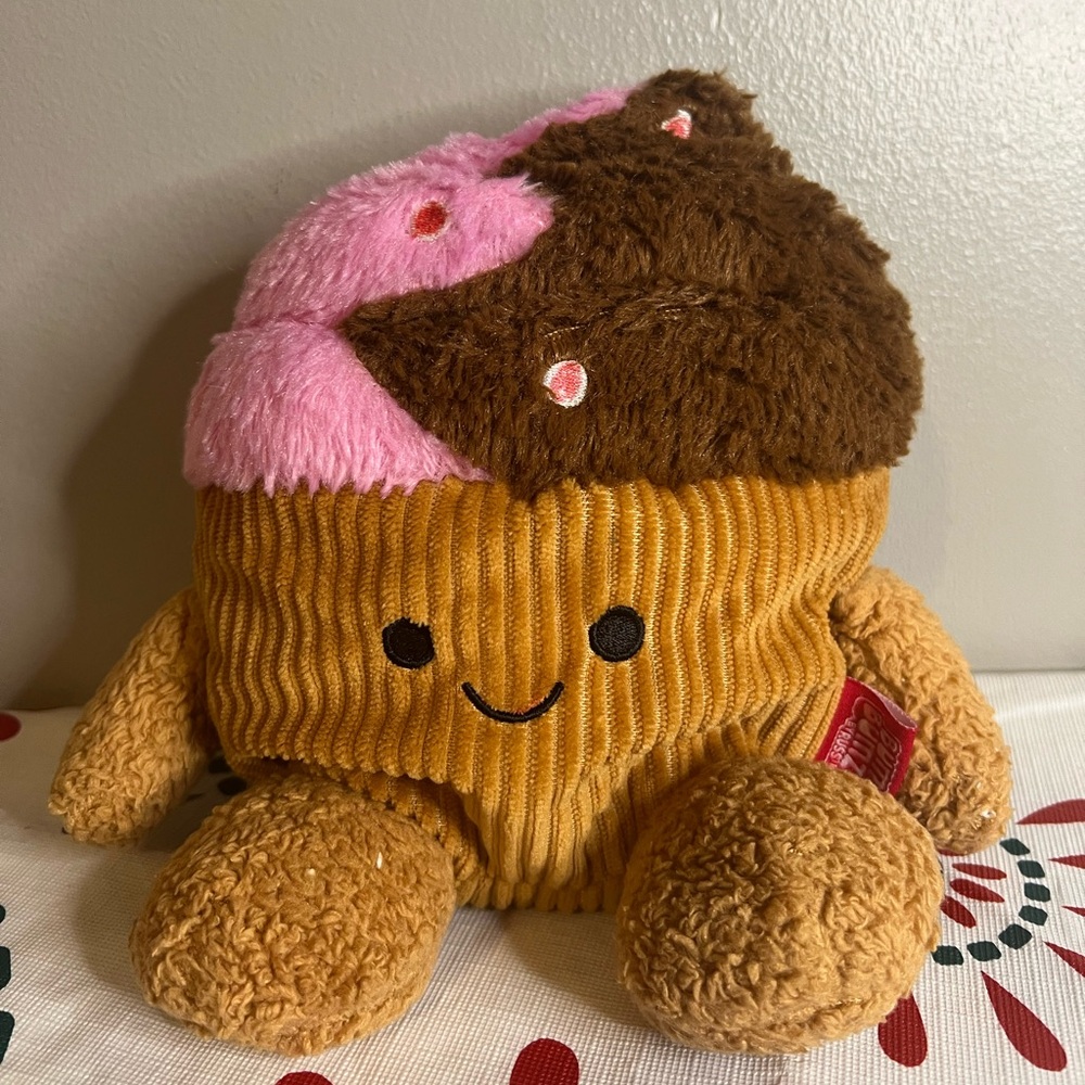 Kellytoy Bum Bumz Cooper the Cupcake Bean Bag Plush Russ